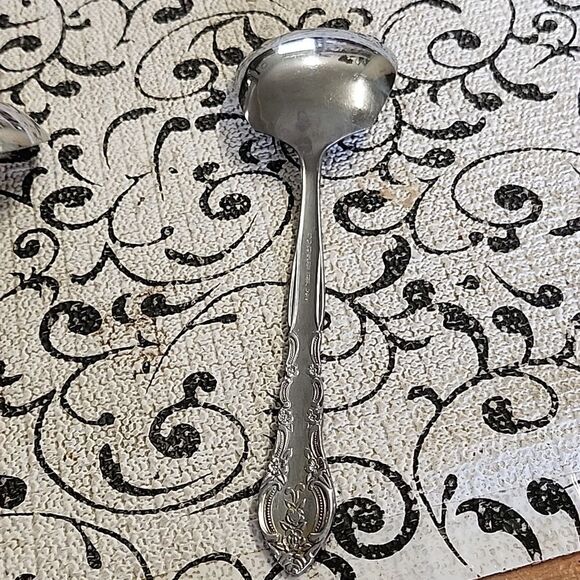 Oneida Serving Spoon and Ladle Set - Picture 5 of 5